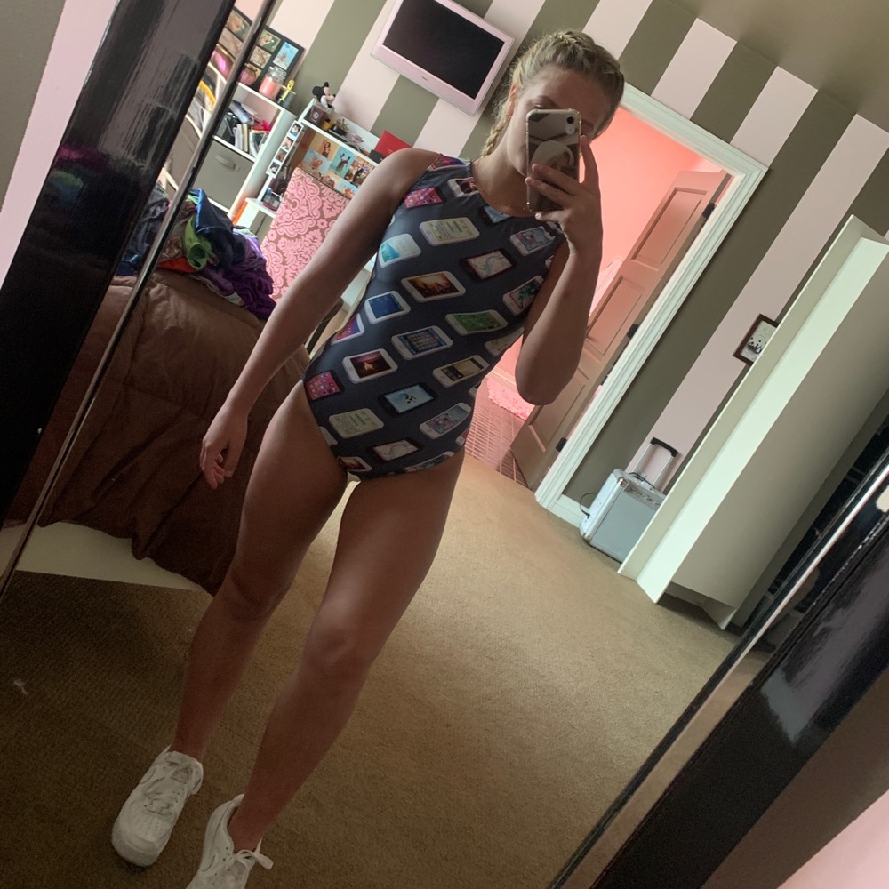 leotard- iphone pattern